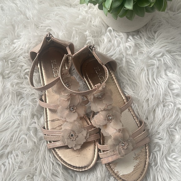 Girls Children’s Place Rose gold sandals (Big kids sz 5) - Picture 1 of 8